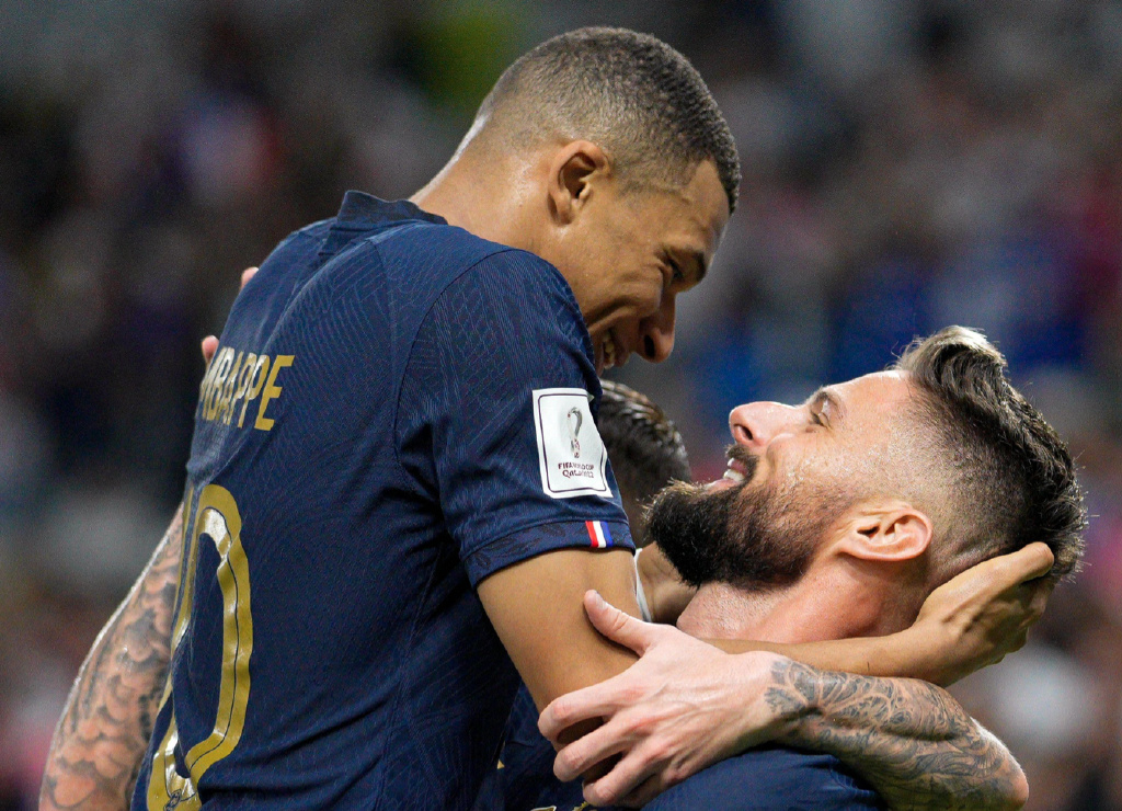 波兰队翻盘英格兰队，奥恰洛夫刷新纪录