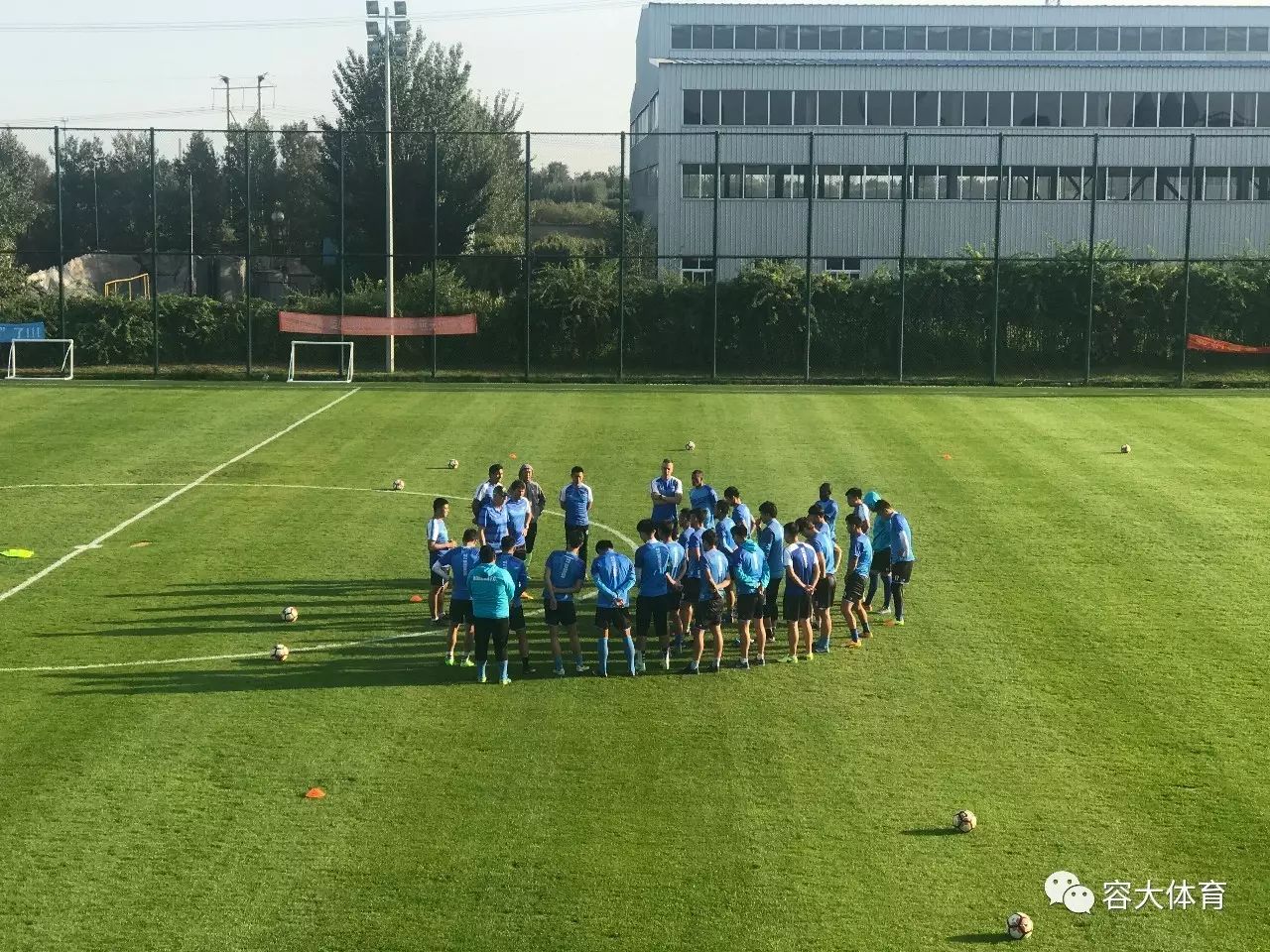 江苏男篮狂胜重庆队，全力冲刺取得胜利