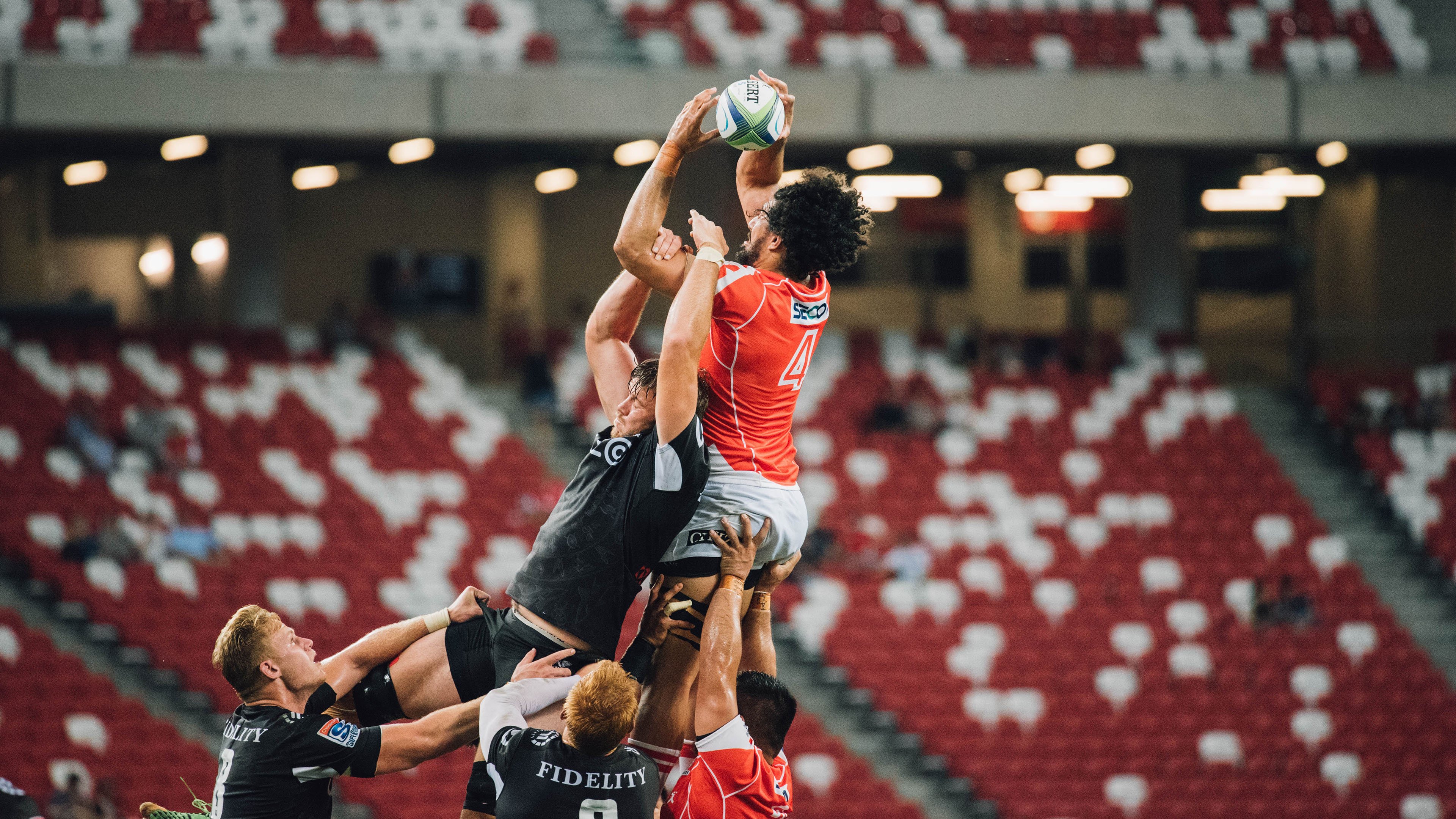 鹈鹕险胜黄蜂，布伦森在德甲争冠战接管比赛，跨越体育的决胜时刻