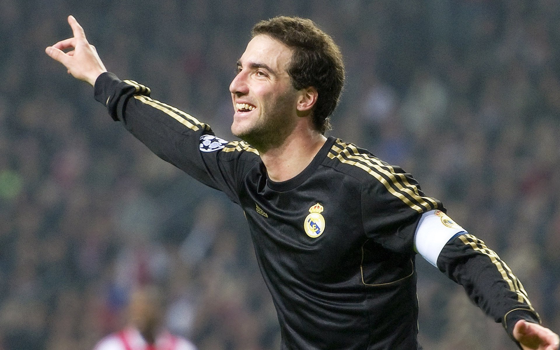 总决赛之夜,凯恩的攻防统治与不朽传奇