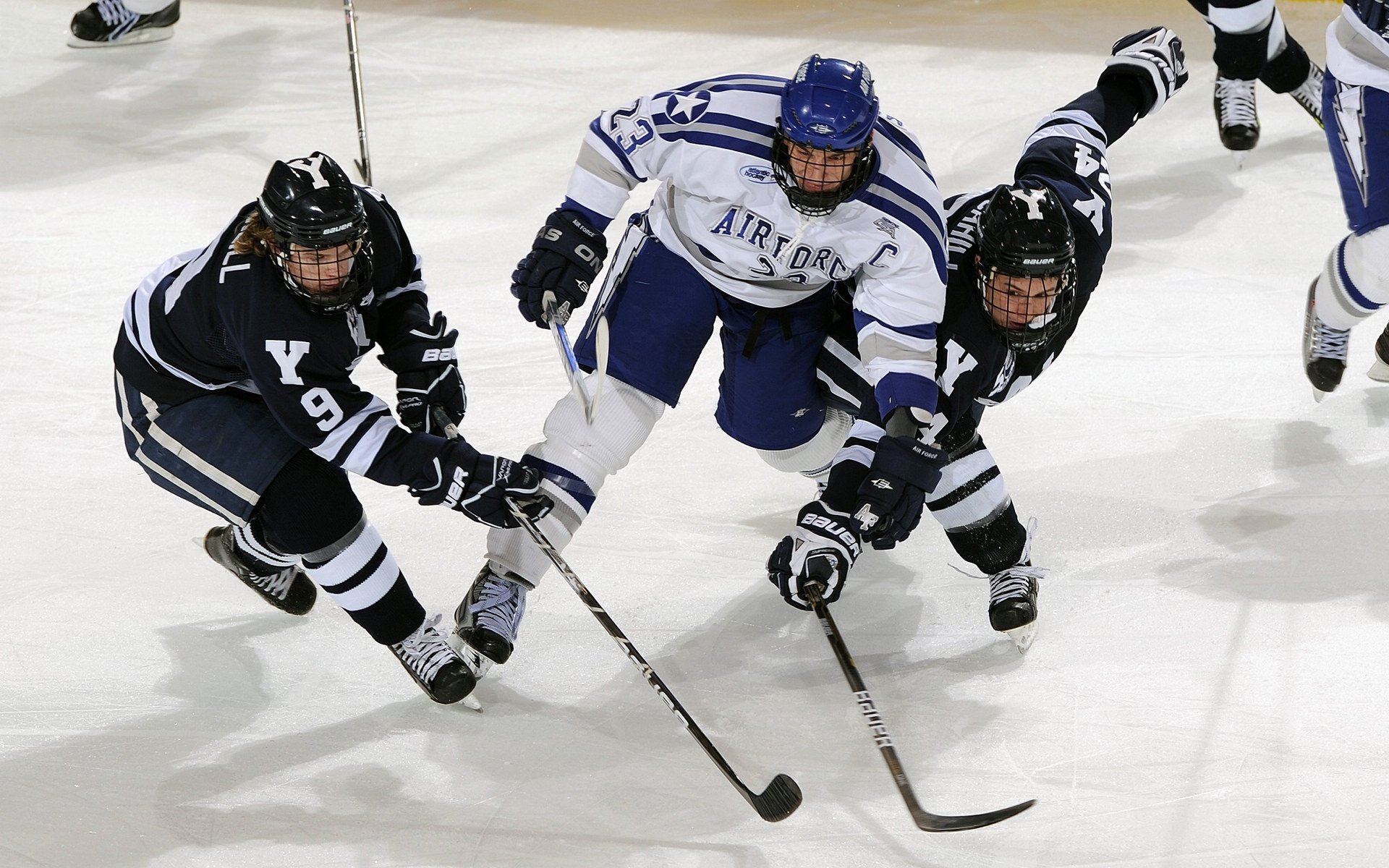 当足球与F1共振,拜仁击溃摩洛哥之夜,格纳布里如何上演赛道式年度争冠接管